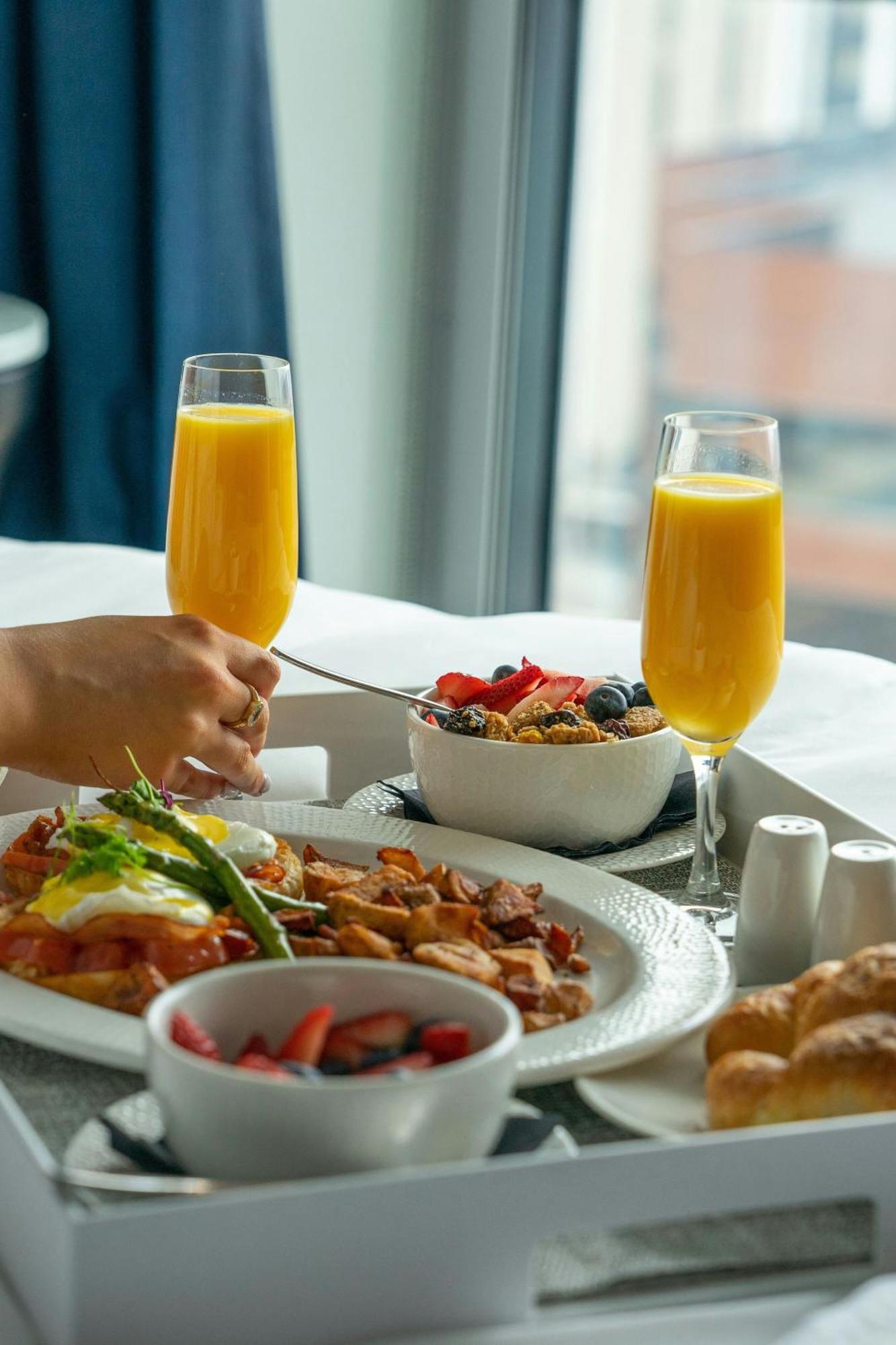 Le Meridien St. Louis Clayton Bagian luar foto